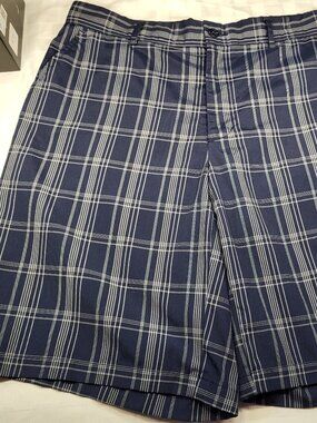 Greg Norman Men's Golf Shorts - Size 36